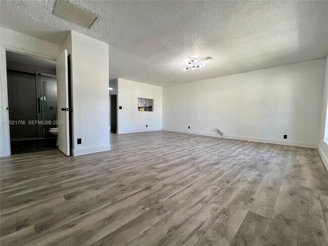 Foto del edificio - 6034 Triphammer Rd