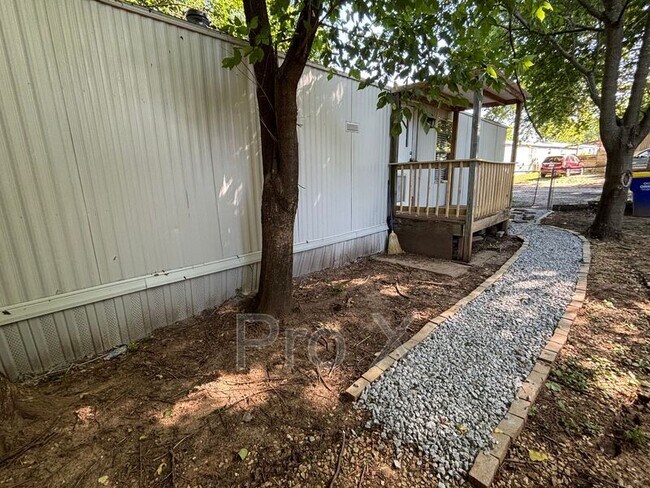 Photo - 304 N Bloomington St Apartment