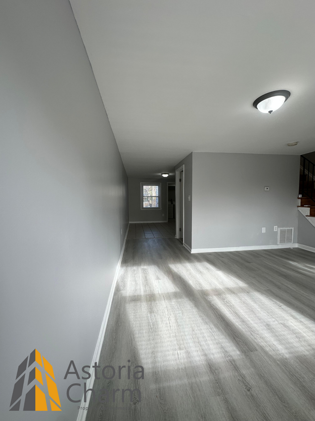 Building Photo - Newly Renovated 3bed/2.5bath Townhouse in ...