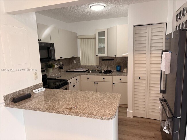 Foto del edificio - 840 NW 87th Ave
