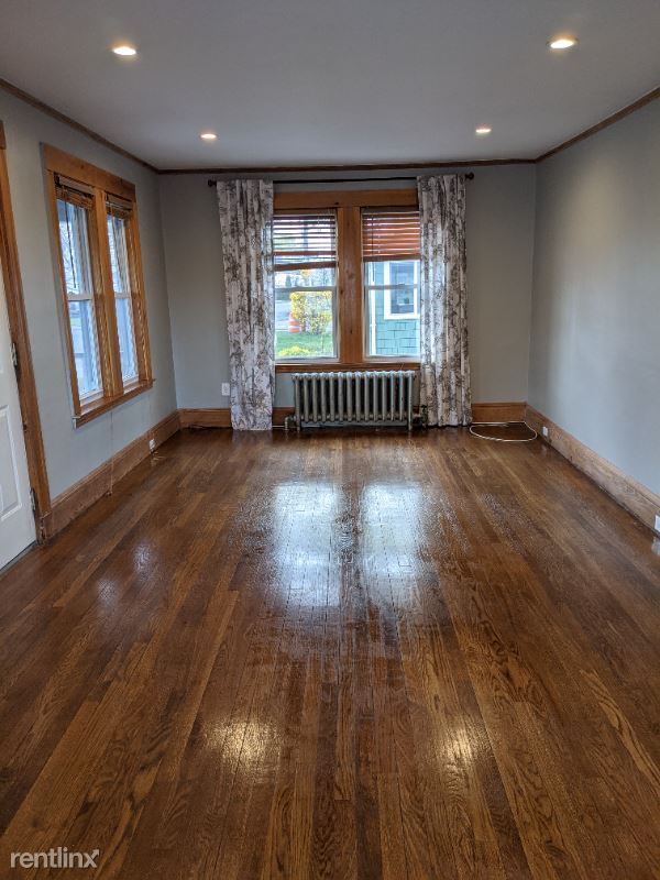 Building Photo - 4 br, 1 bath House - 98 Summit St