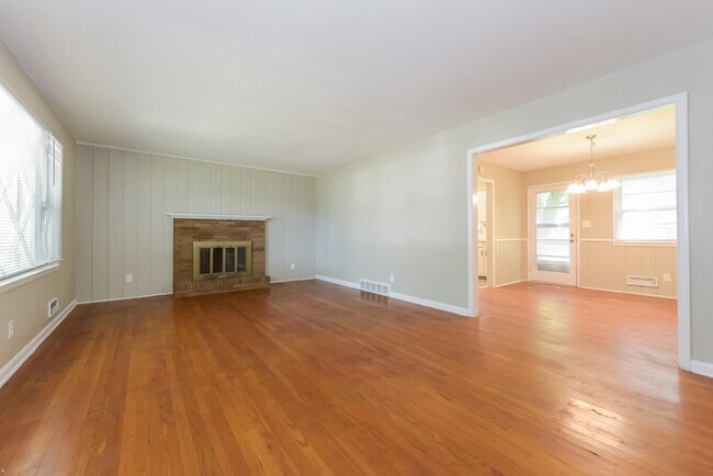 Foto del edificio - 3 Bedroom, 2 Bath Ranch in Raytown, MO!