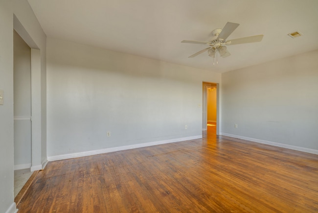 Building Photo - One-Level 3BR/1.5BA Ranch in Prime Blountville Location