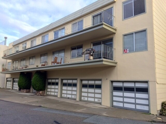 Building Photo - 30 Corwin St