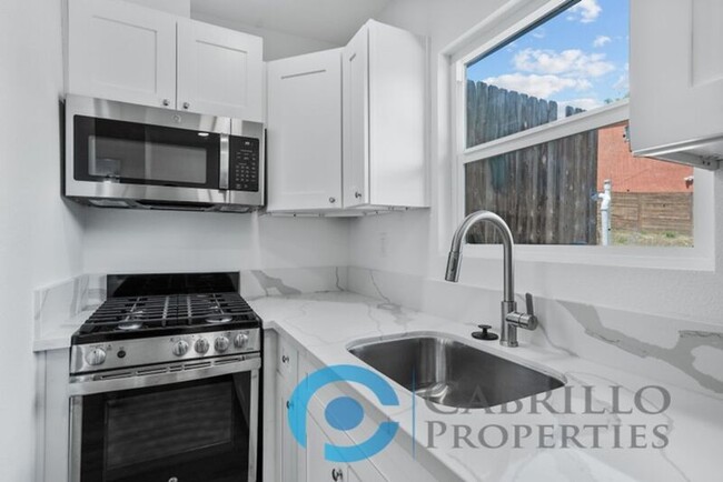 Building Photo - 2527 Tuberose St