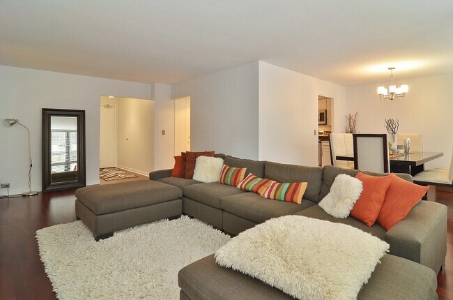 Foto del edificio - 50 E Bellevue Pl