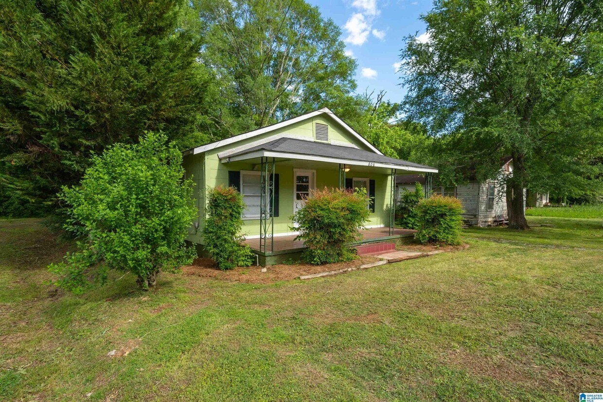 Foto principal - 806 N Main Ave