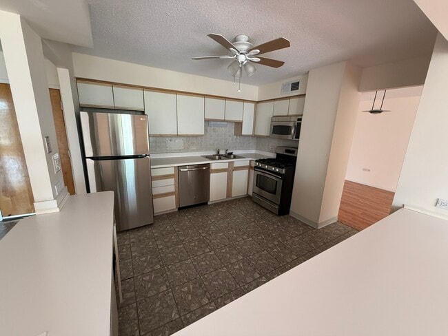 Foto del edificio - 8809 W Golf Rd