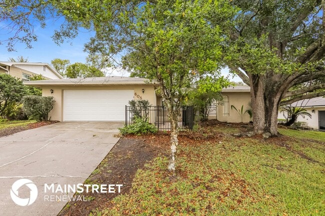 Building Photo - 605 Applewood Ave