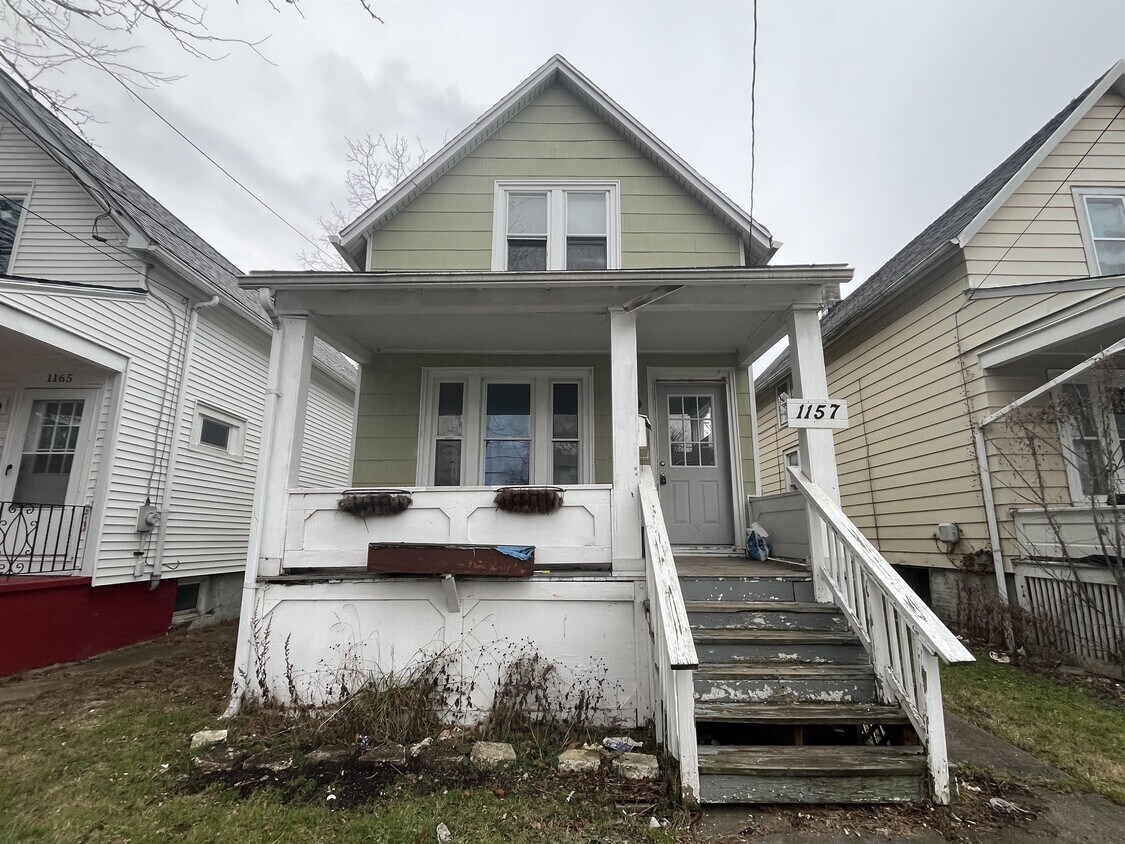 Primary Photo - 1157 Ashland Ave