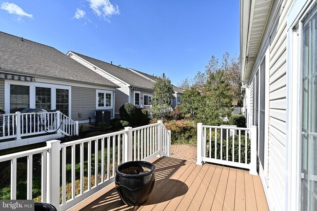 Foto del edificio - 8405 Mountain Larkspur Dr