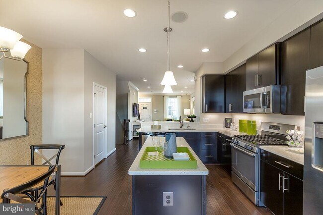 Building Photo - 3437 10th Pl SE