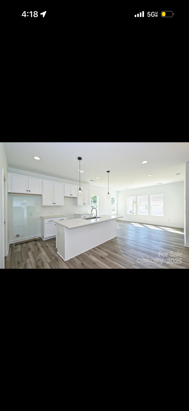 Foto del edificio - 2735 Primrose Ave