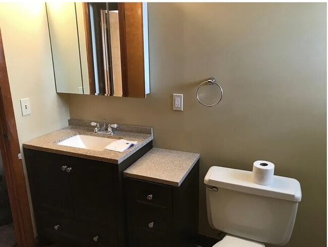 Building Photo - 1250 E 276th St