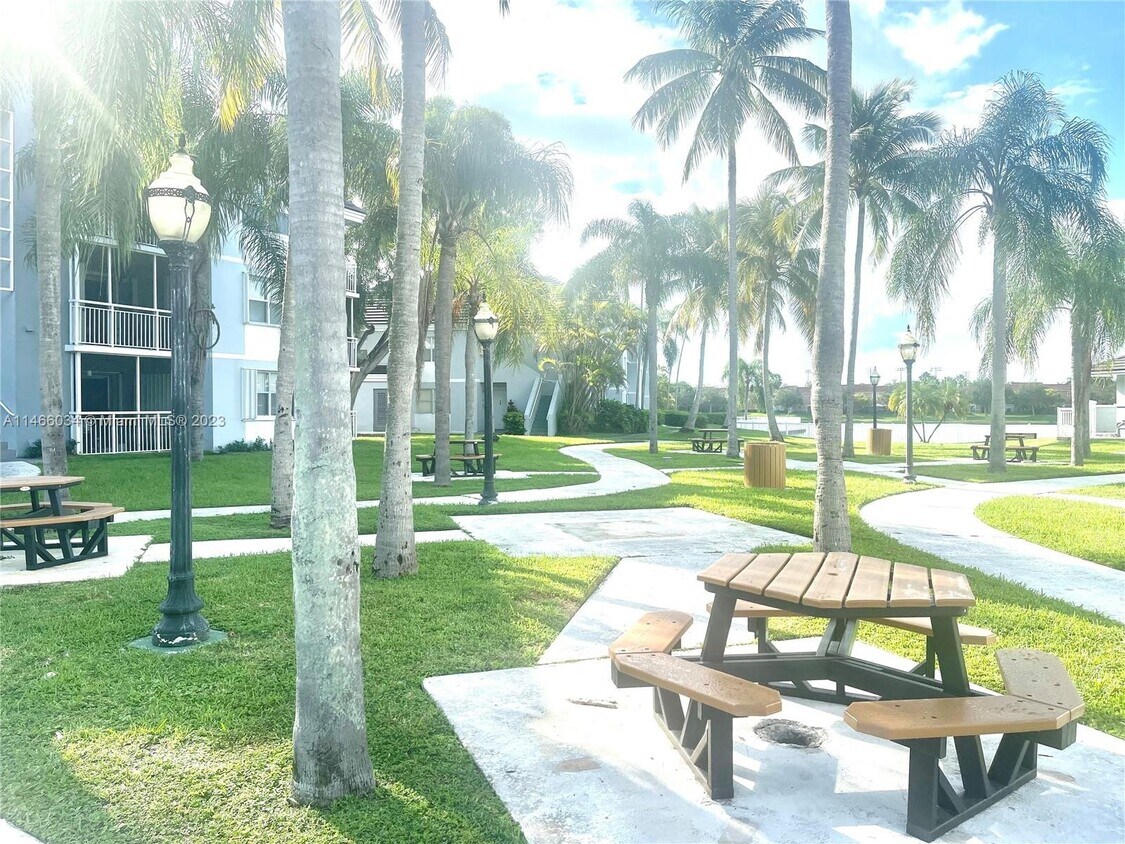 Primary Photo - 8540 Southwest 212th Street, Cutler Bay, F...