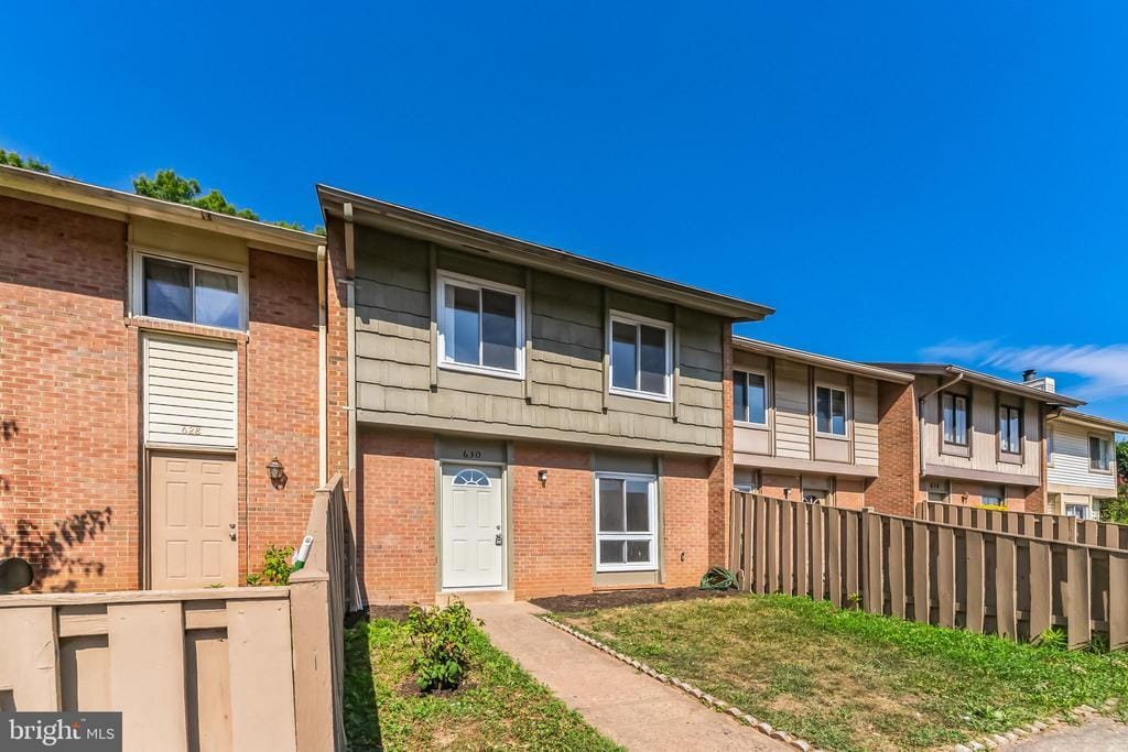 Foto principal - 630 Clearwater Ct
