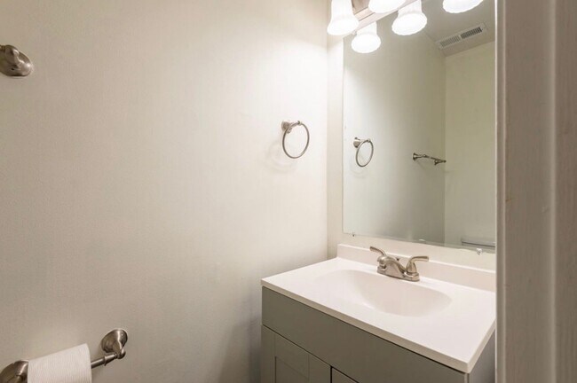 Foto del edificio - 15249 Broadwater Cir
