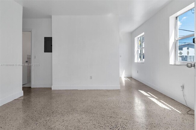 Foto del edificio - 644 SW 10th St