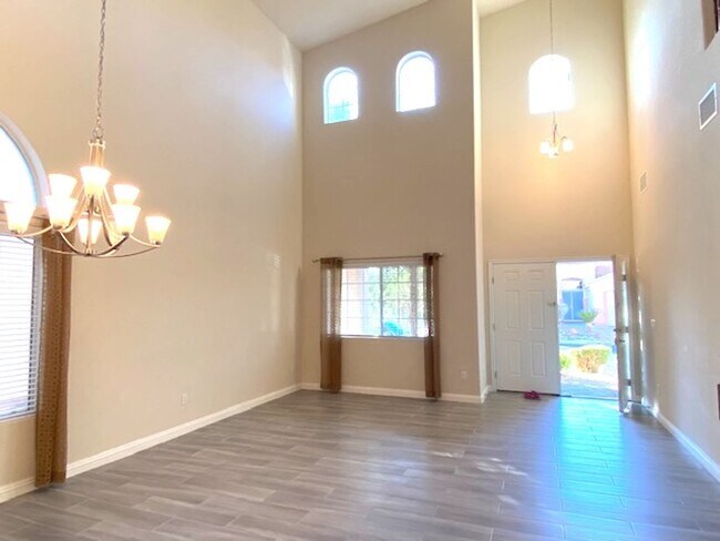 Building Photo - Available on July 31, 2025 For Viewing. Su...
