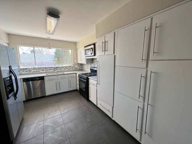 Building Photo - 1400 Monte Negro Dr