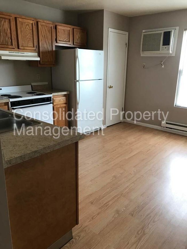 Building Photo - 425 Romig St