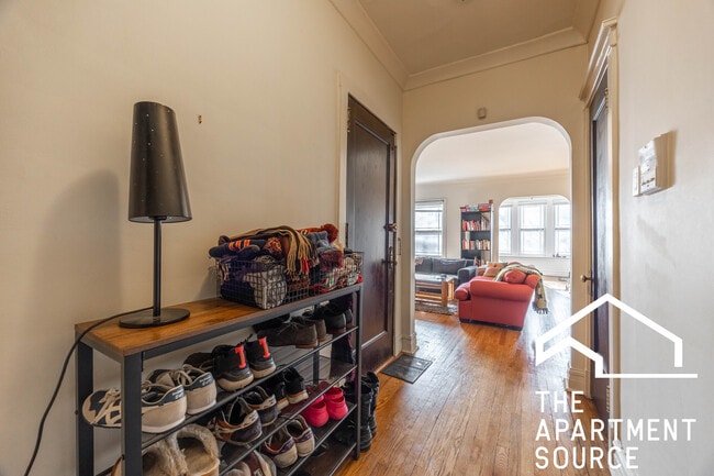 Building Photo - 1432 W Jonquil Terrace