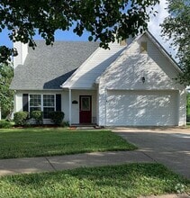 Building Photo - 121 Chevy Chase Pl