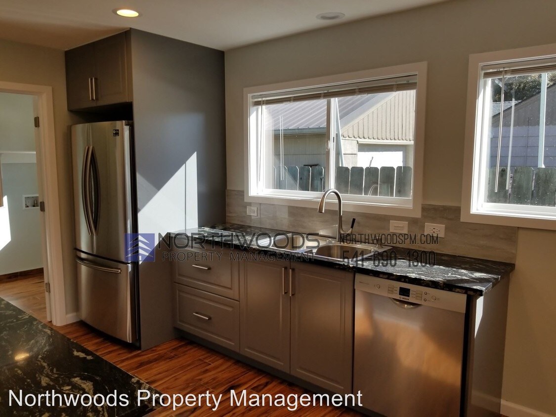 Foto principal - 2 br, 1 bath House - 1655 South Peach St