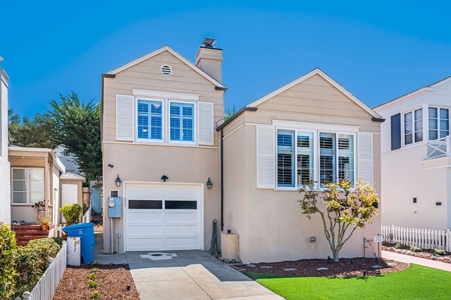 Building Photo - LAKESIDE HOUSE FOR RENT - $5,400