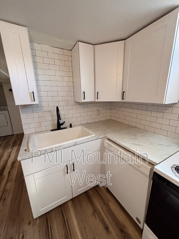 Foto del edificio - 724 N 1200 E St
