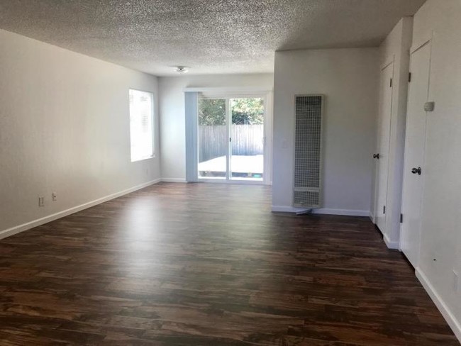 Building Photo - 3 bedroom in Napa CA 94558