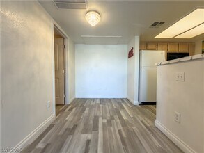 Building Photo - 8070 W Russell Rd