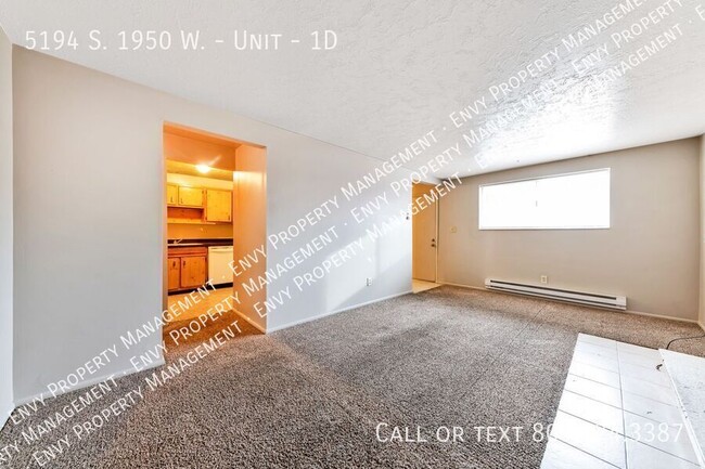 Building Photo - Charming 2 Bed, 1 Bath, 4 Plex Bottom Unit...