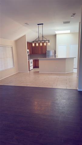 Building Photo - 1520 Santos Dr