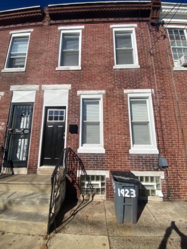 Primary Photo - 1923 W Bristol St