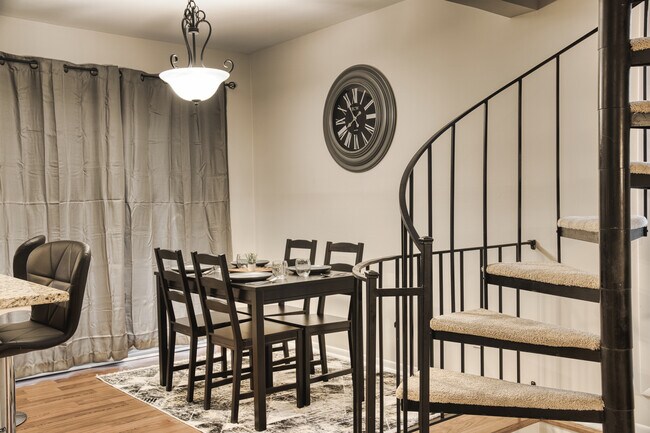 Dinning Room - 2430 Grandview Ave Townhome