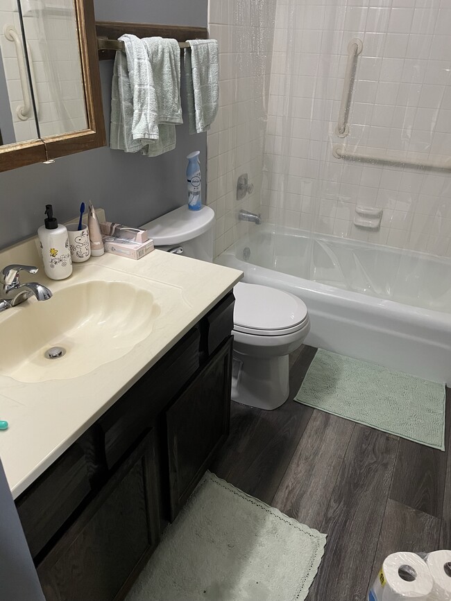 Building Photo - 4456 Johnny Cake Ridge Rd