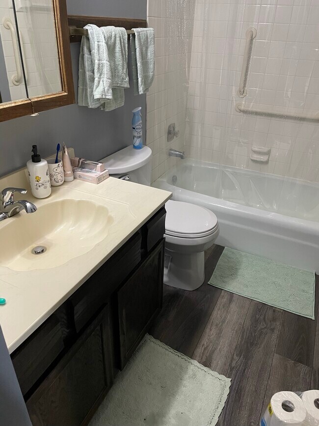 Foto del edificio - 4456 Johnny Cake Ridge Rd