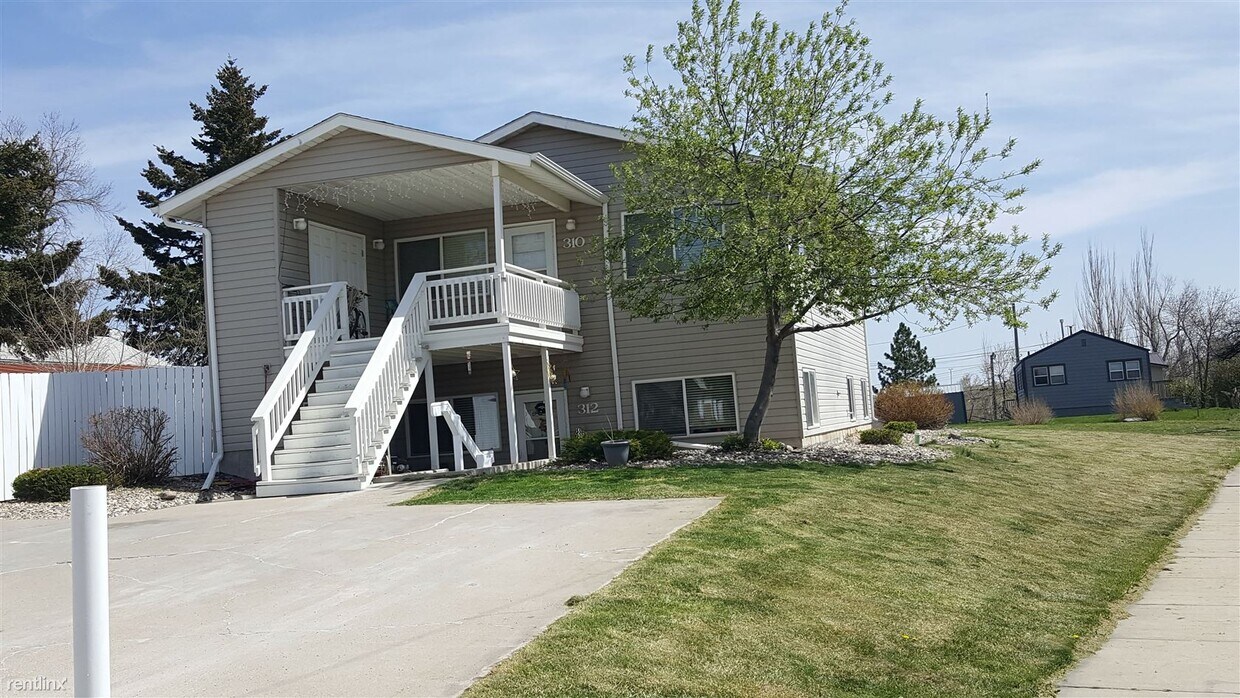 Primary Photo - 3 br, 2 bath Townhome - 310 North Street 310