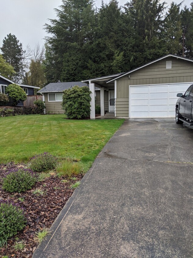 Beautiful 3 Bedroom Rambler in North House Rental in