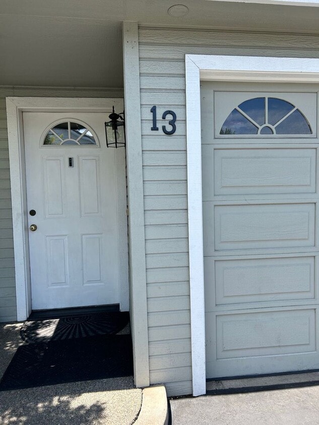 Primary Photo - 3 Bed 2 Bath Townhouse