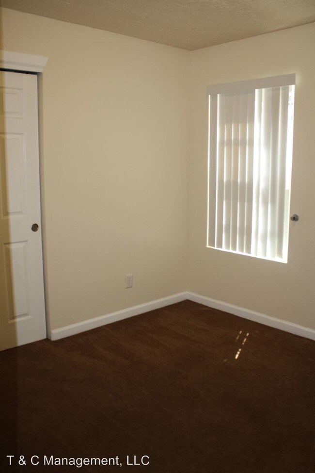 Interior Photo - 217 Pennsylvania St NE