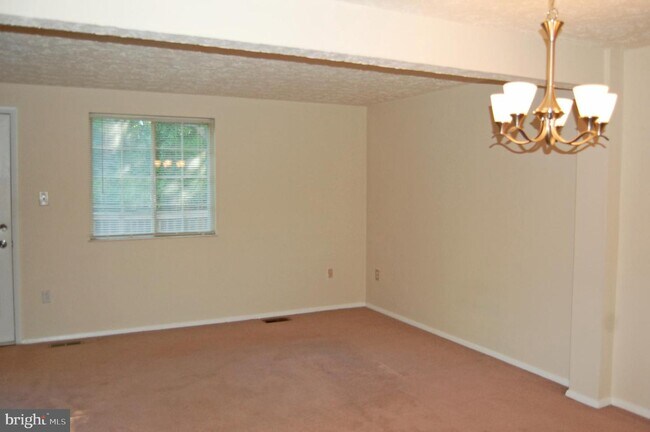 Building Photo - 6029 Rowanberry Dr