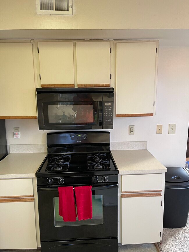 Building Photo - 2188 River Run Trce