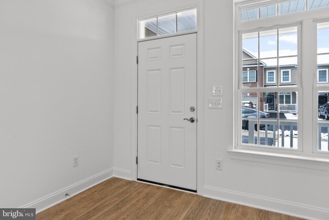 Building Photo - 16739 River View Cir