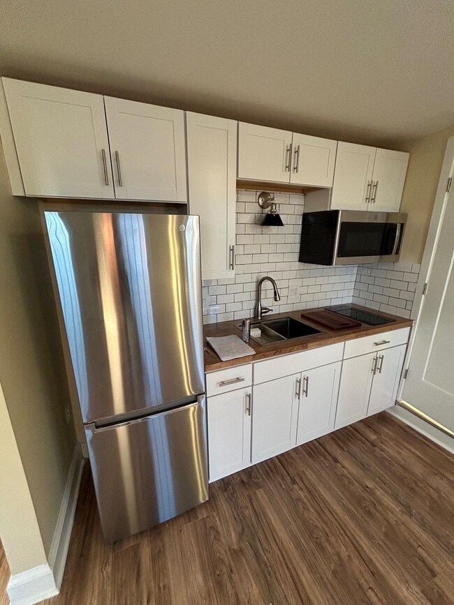 Building Photo - Right in the heart of the Historic District!