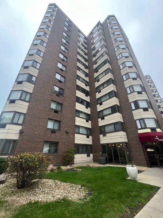 7337 S South Shore Dr Unit 1024, Chicago, IL 60649 Condo for Rent in
