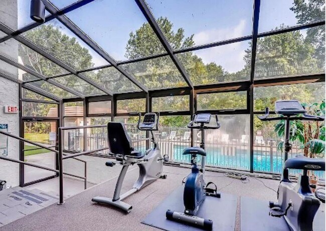 Foto del edificio - Modern Comfort in a Prime Location for $1,...