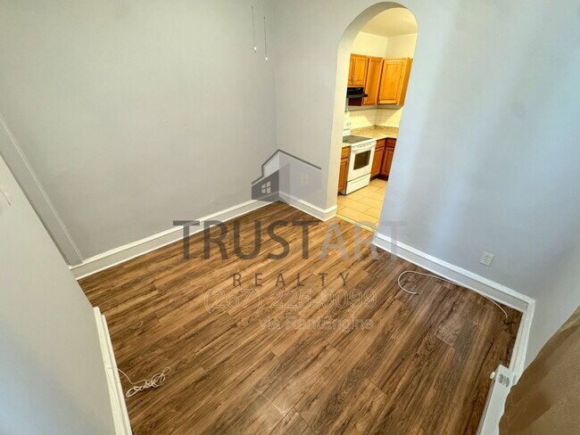 Building Photo - 2446 N 33rd St
