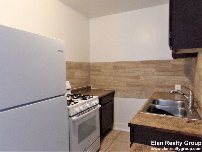 Foto del edificio - 1619 W Morse Ave